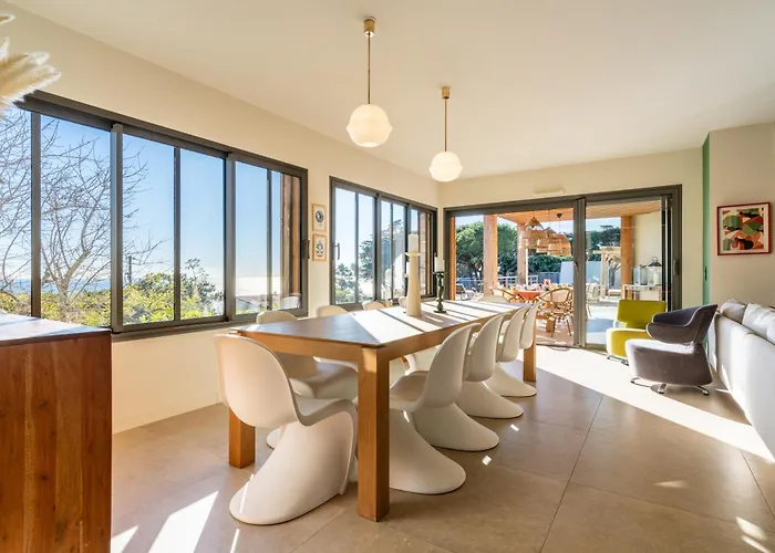 Marie Vue Et Piscine Privee A Сет