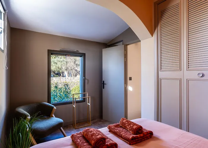 Marie Vue Et Piscine Privee A Дом отдыха Сет